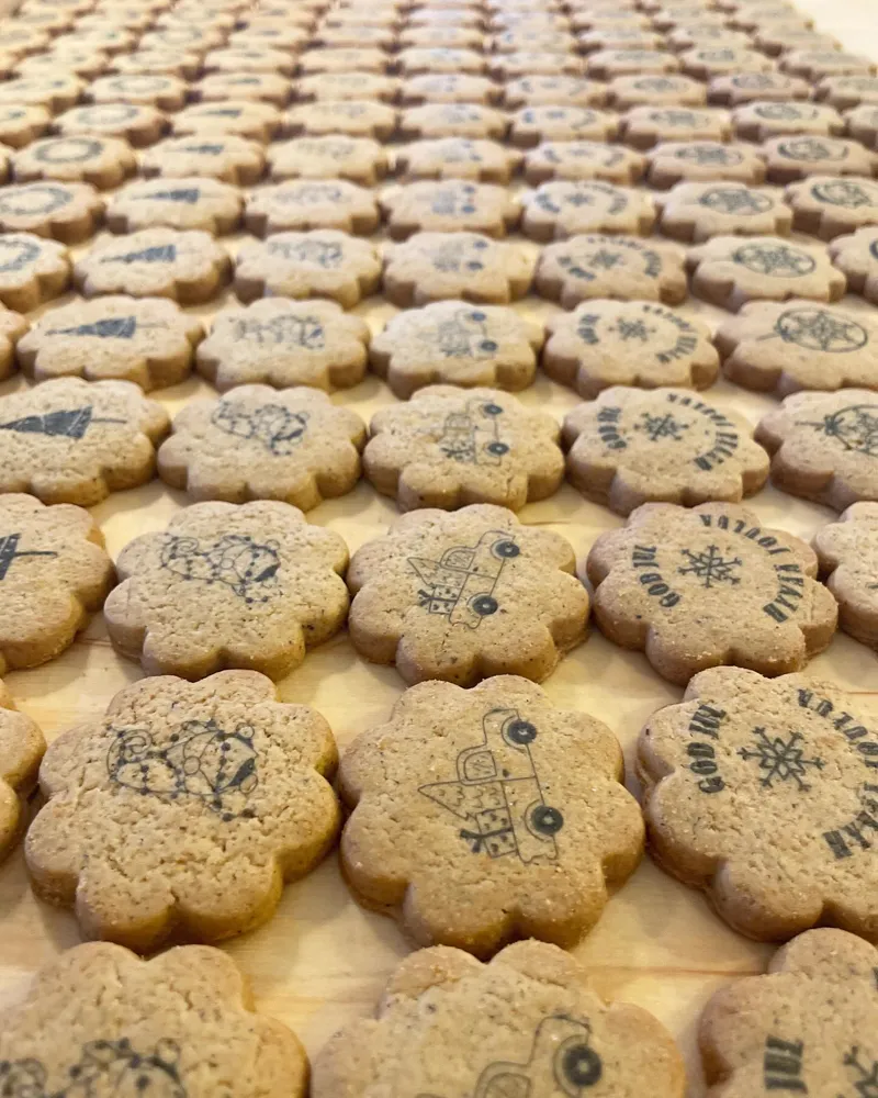 Можна друкувати на печиві без покриття — недорога брендована продукція для корпоративних клієнтів.